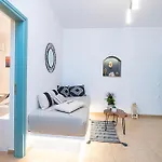 Sertis Santorini *