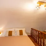 Sertis Santorini *