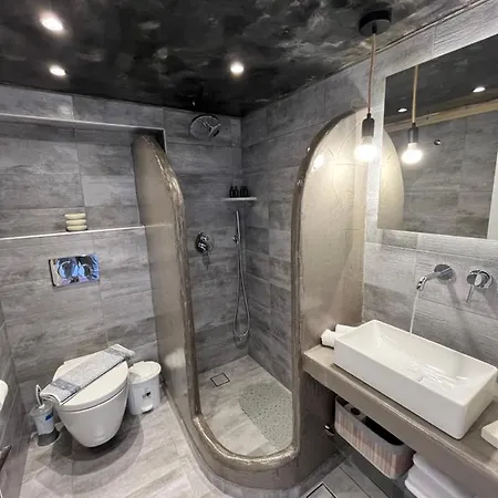 Sertis Santorini *